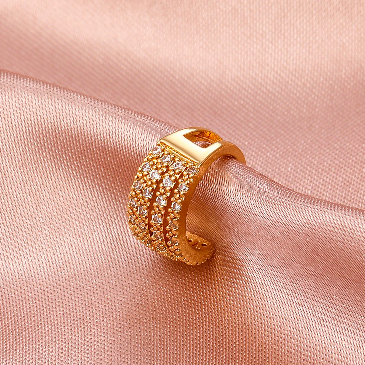 Wholesale Women's Copper Geometric Ctype Retro Microinlaid Zircon Earrings With Electroplating - Image 2