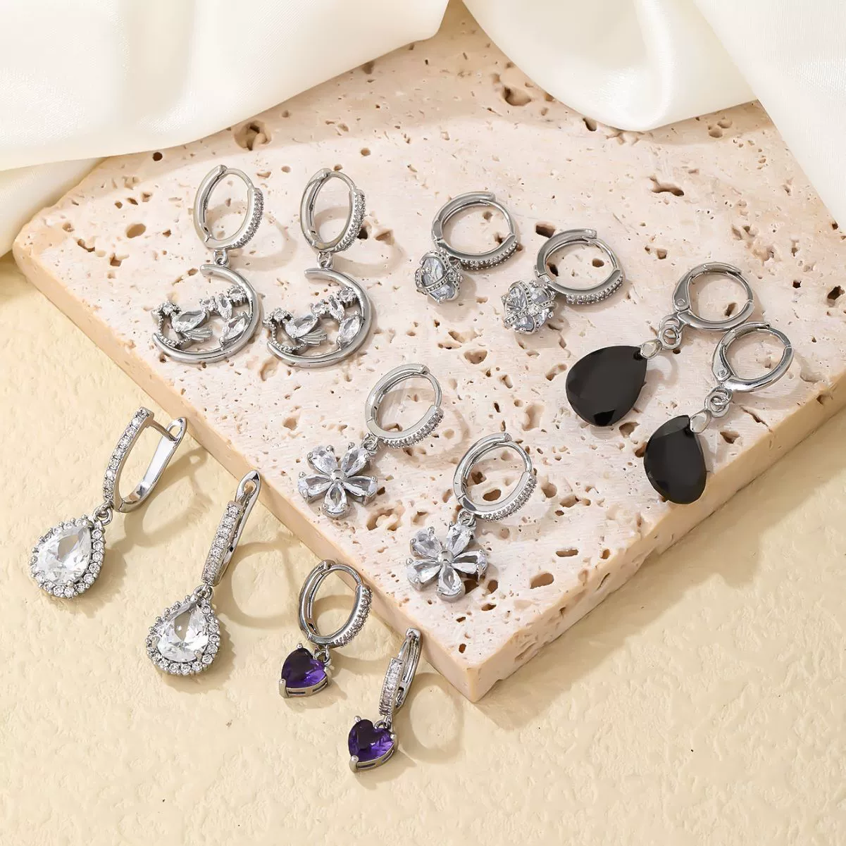 Wholesale Women's Copper Geometric Rhinestone Pendant Earrings With Diamond Design And Natural Style