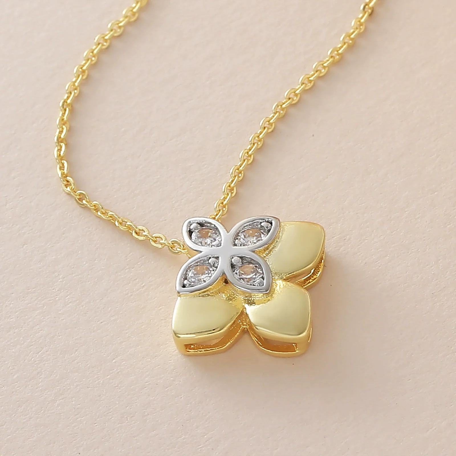 Wholesale Women's Copper Goldplated Flowershaped Necklace With Rhinestones And Cross Chain In Light Luxury Style