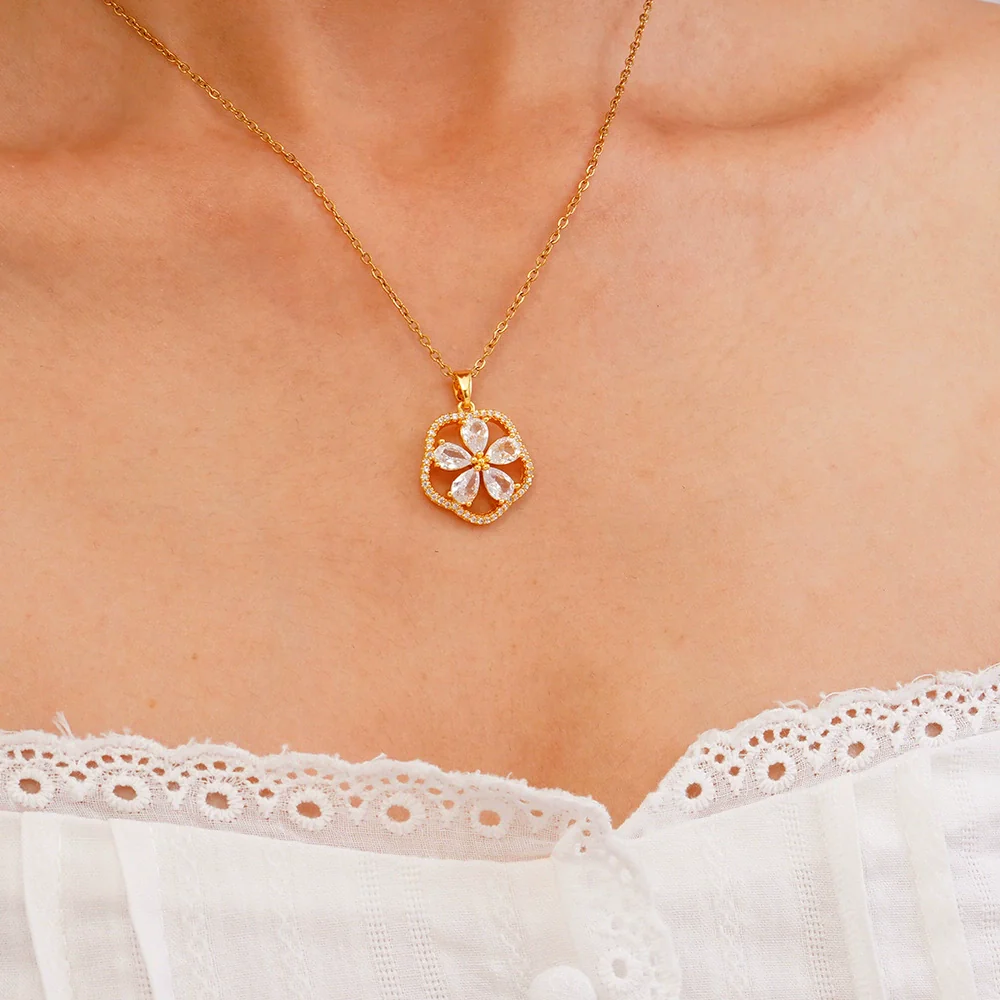 Wholesale Women's Copper Necklace With Electroplating Fourleaf Clover Flower Pendant Inlaid With Zircon Light Luxury Style - Image 6