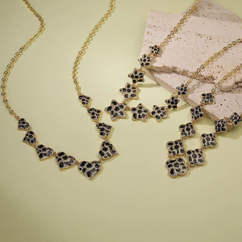 Wholesale Women's Copper Starshaped Retro Hiphop Snake Print Leopard Print Love Necklace With Dripping Oil Design