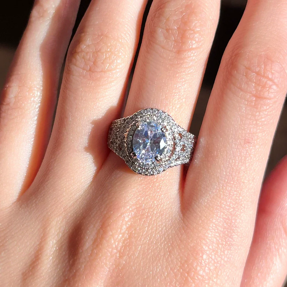 Wholesale Women's Copper Wedding Ring With Geometric Pattern Hand Inlaid Zircon And Platinum Plated - Image 4
