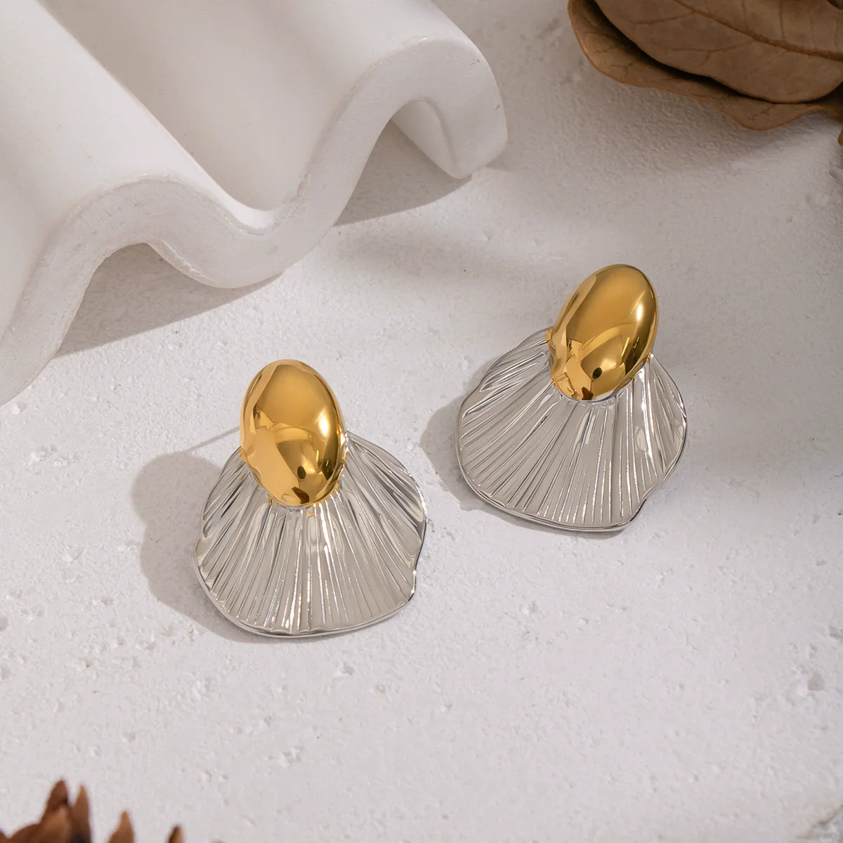 Wholesale Women's Creative Geometric Asymmetrical Striped Leaf Stainless Steel Earrings With Pvd Furnace Vacuum Real Gold Plating Jewelry Accessories - Image 3