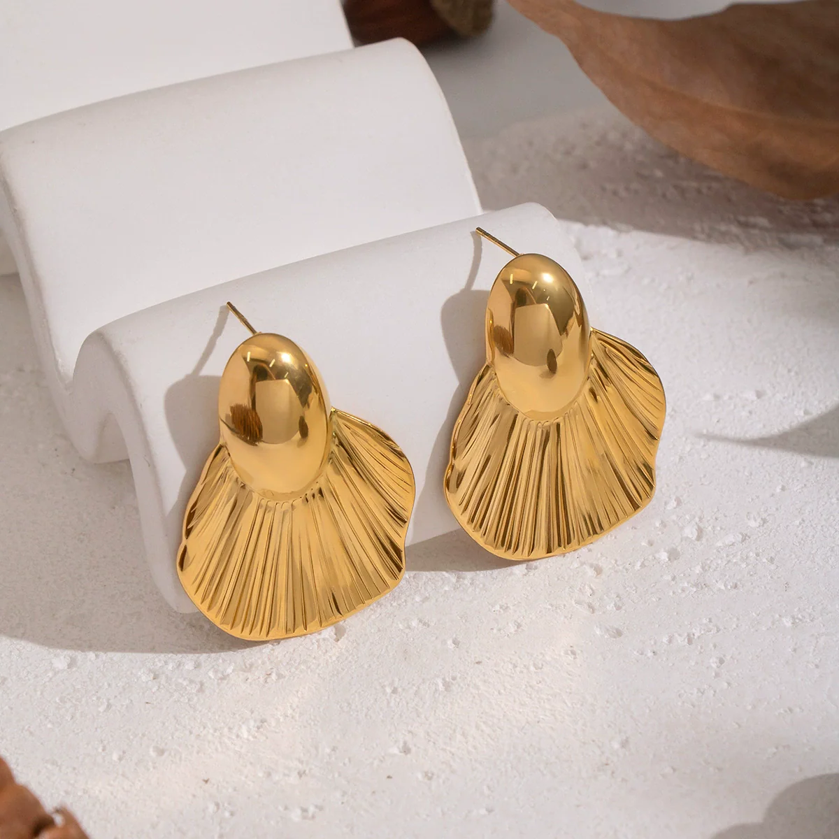 Wholesale Women's Creative Geometric Asymmetrical Striped Leaf Stainless Steel Earrings With Pvd Furnace Vacuum Real Gold Plating Jewelry Accessories - Image 4