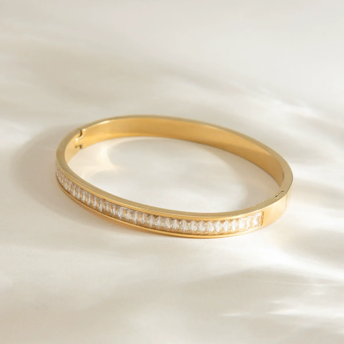 Wholesale Women's Electroplated Geometric Stainless Steel Classic Full Diamond Bracelet In Ins Style - Image 4