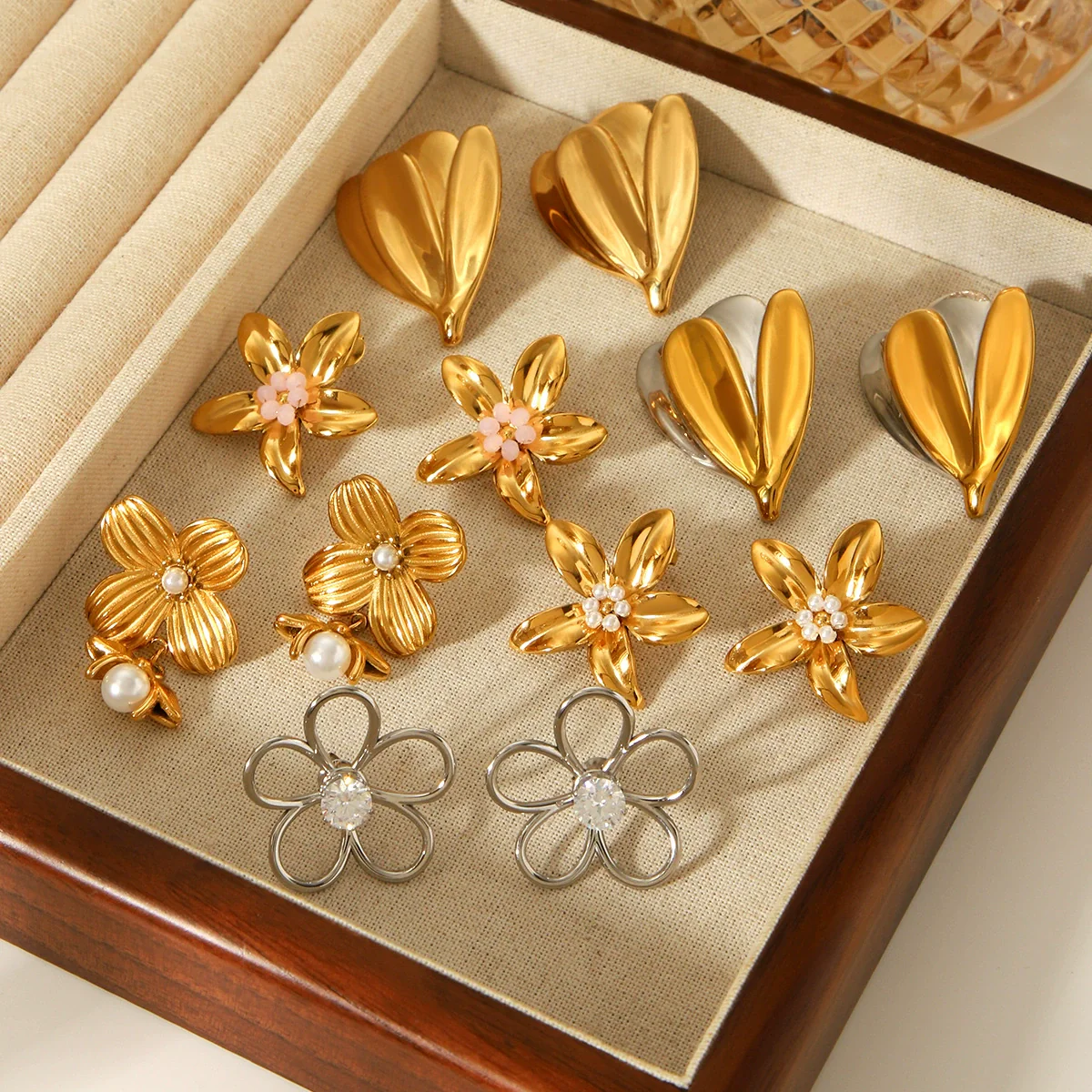 Wholesale Women's Electroplated Stainless Steel Geometric Flower Earrings - Image 3