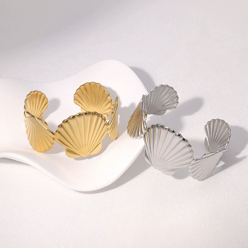 Wholesale Women's Electroplated Stainless Steel Wide Scallop Open Bracelet Light Luxury Hand Jewelry