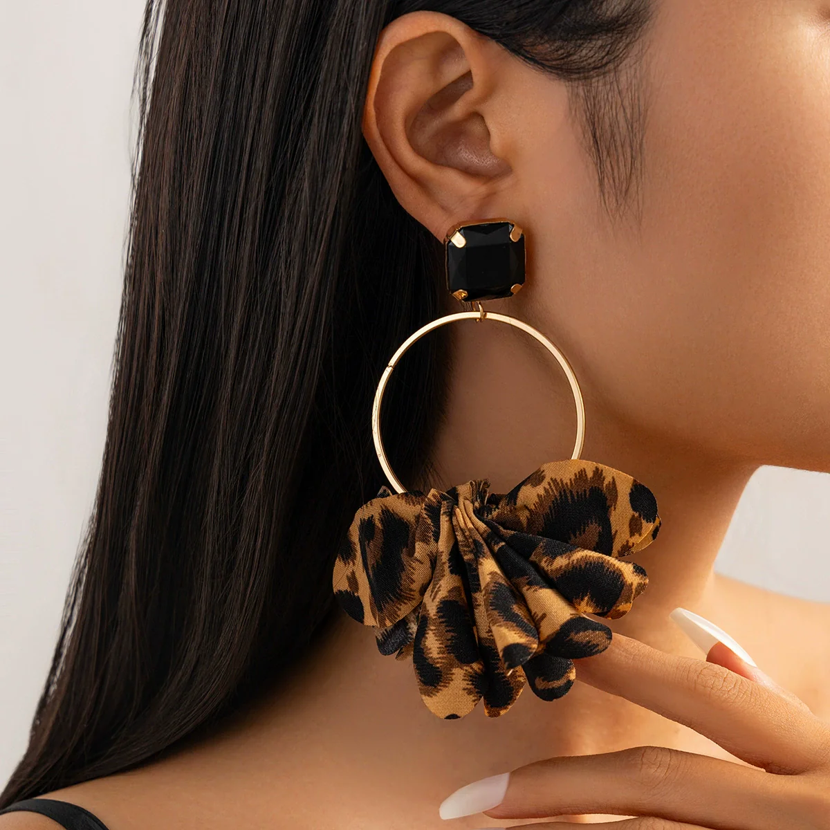 Wholesale Women's Exaggerated Geometric Fabric Iron Acrylic Diamond Earrings With Leopard Print And Wave Dot Print Electroplated - Image 3