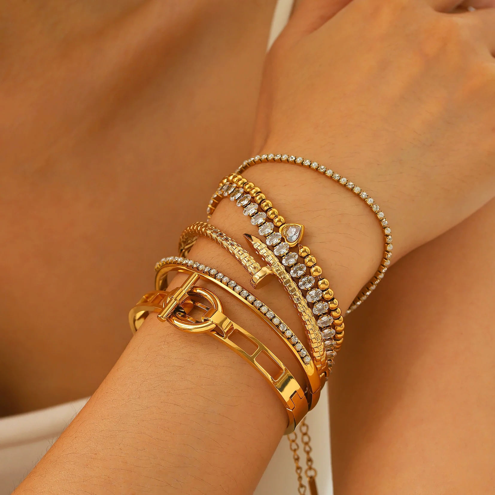 Wholesale Women's Exquisite Light Luxury Highend Electroplated Stainless Steel And 18K Heart Shape And Geometric Bracelet With Inlaid Zircon Design - Image 2