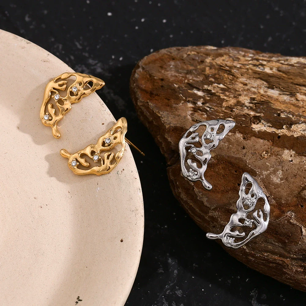 Wholesale Women's Fashion Animal Zodiac Stainless Steel Electroplated 18K Gold Hollow Wings Earrings - Image 4