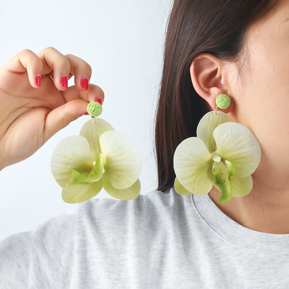 Wholesale Women's Fashion Flower Shape Zinc Alloy Electroplated Earrings - Image 2