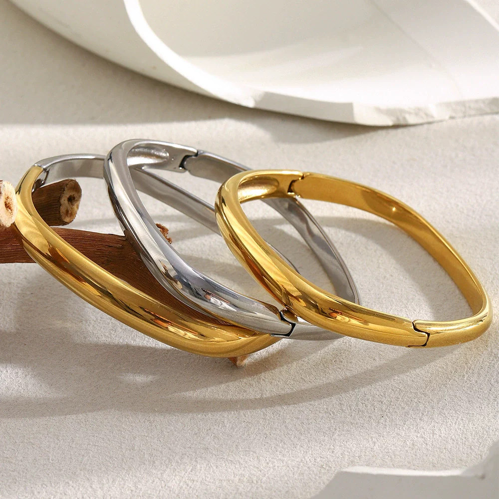 Wholesale Women's Fashion Geometric Asymmetrical Round Buckle Stainless Steel 18K Gold Plated Hand Bracelet - Image 4