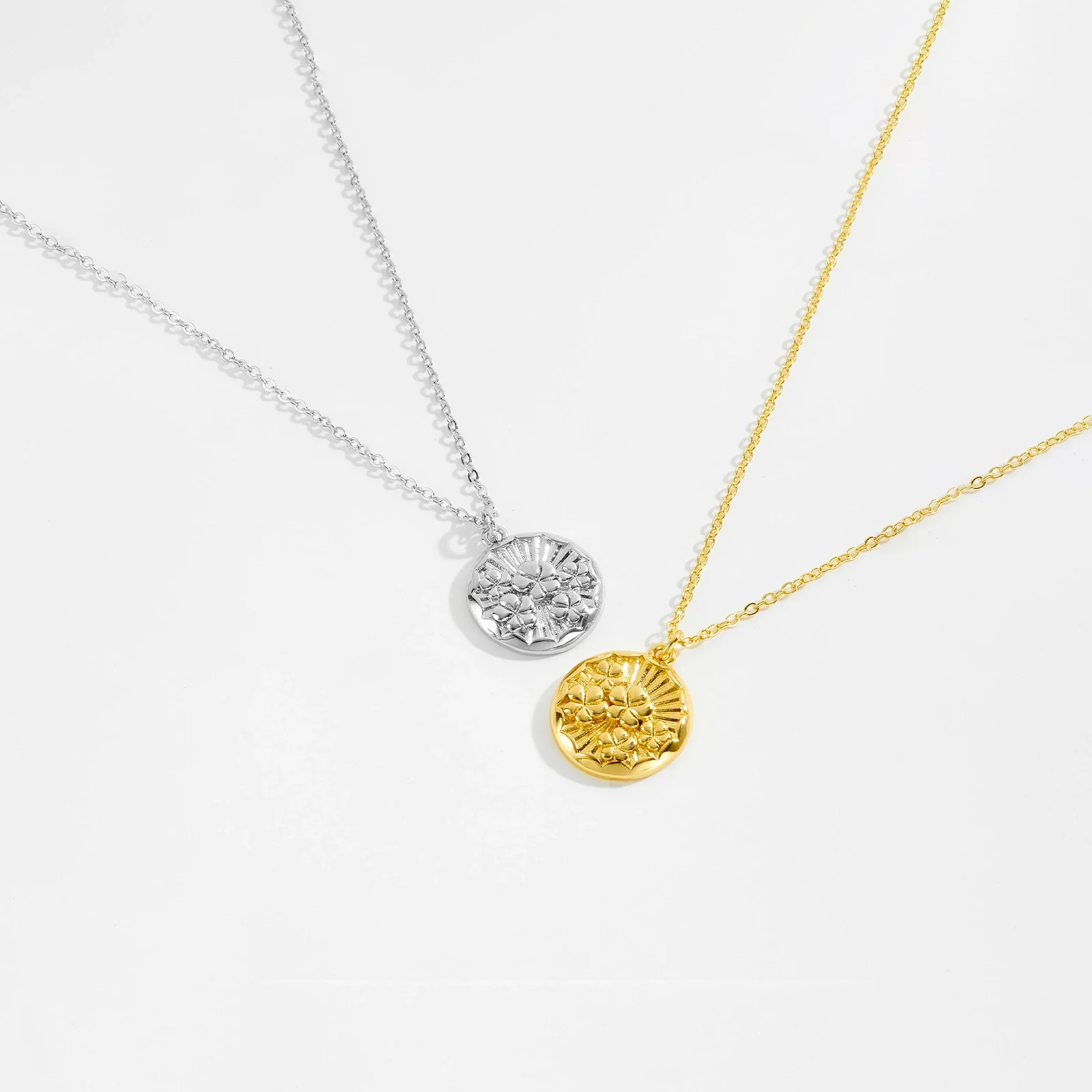 Wholesale Women's Fashion Geometric Copper Pendant Clavicle Chain With Platinum And 18K Gold Electroplating