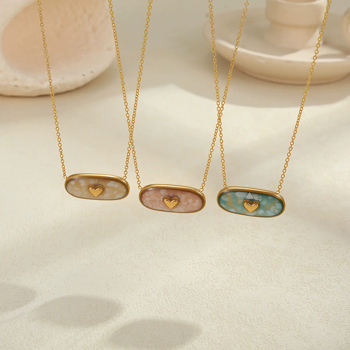 Wholesale Women's Fashion Geometric Heartshaped 18K Gold Electroplated Stainless Steel Necklace - Image 2