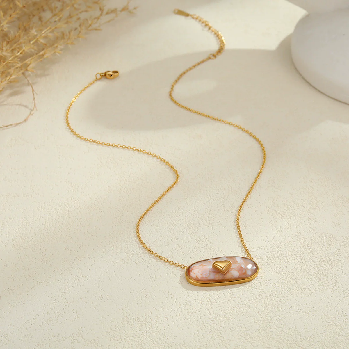 Wholesale Women's Fashion Geometric Heartshaped 18K Gold Electroplated Stainless Steel Necklace - Image 3
