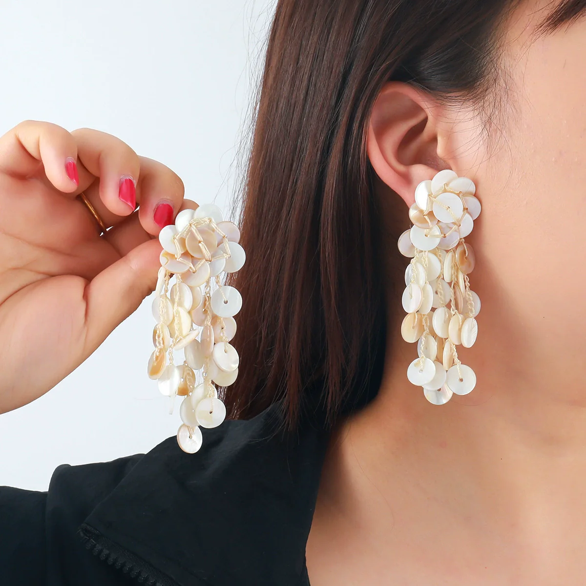 Wholesale Women's Fashion Geometric Plastic And Resin Handwoven Earrings With Multilayered Tassels