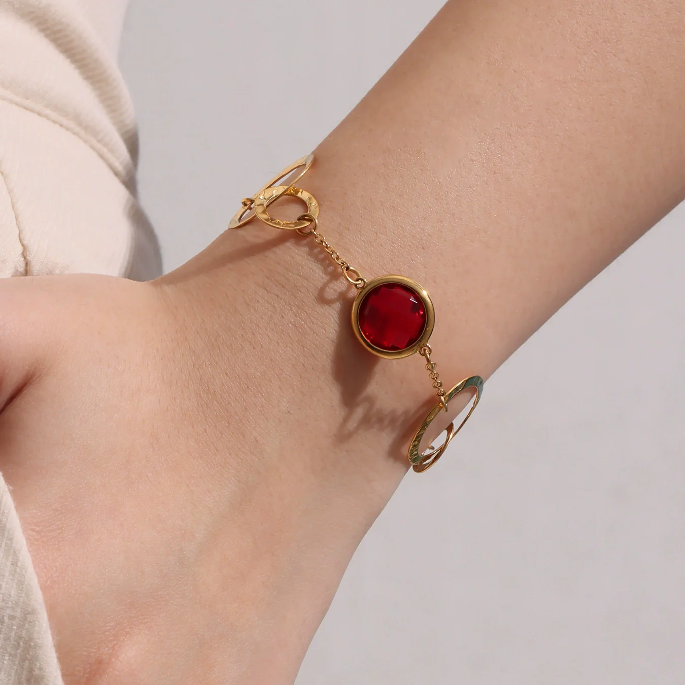 Wholesale Women's Fashion Geometric Stainless Steel And Zircon Electroplated Faceted Glass Stone Hollow Ring Stitching Bracelet