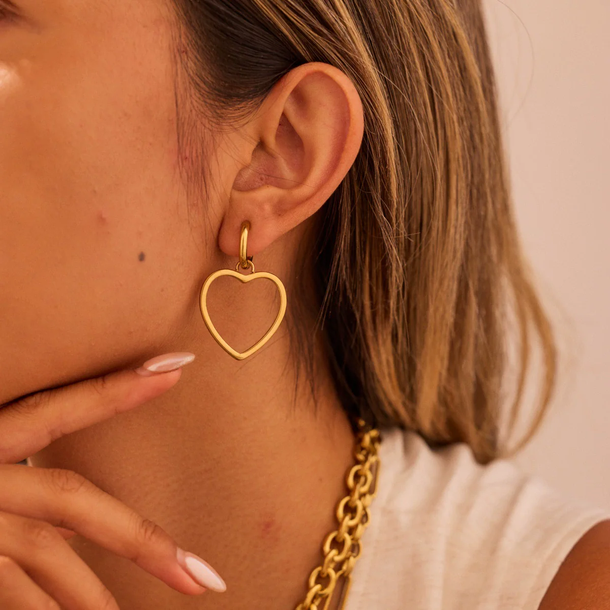 Wholesale Women's Fashion Heartshaped Hollow Electroplated Stainless Steel Earrings
