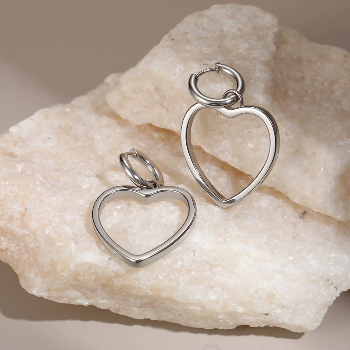 Wholesale Women's Fashion Heartshaped Hollow Electroplated Stainless Steel Earrings - Image 4