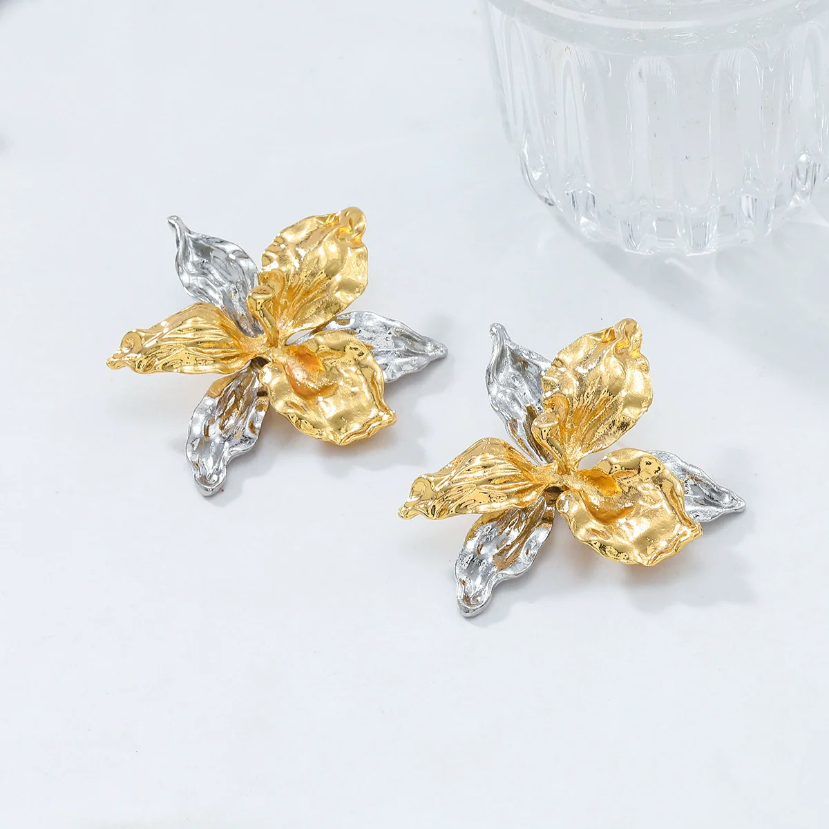 Wholesale Women's Fashion Multilayer Zinc Alloy Earrings With Flower Pattern And Electroplating Design - Image 3