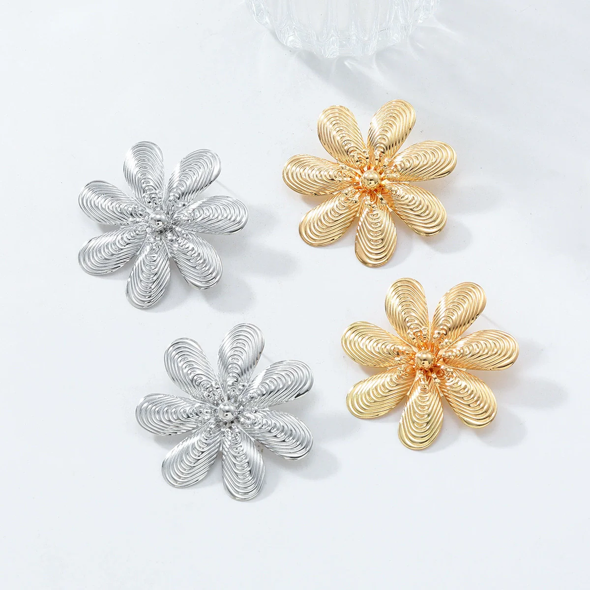 Wholesale Women's Fashion Retro Exaggerated Flower Earrings Zinc Alloy Electroplated - Image 3