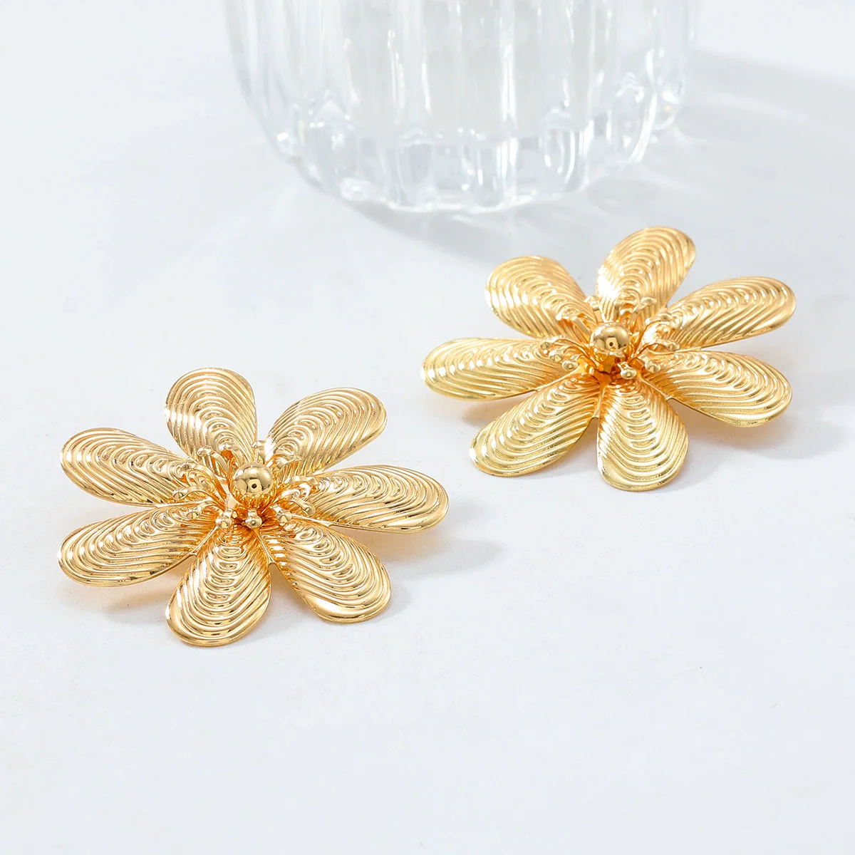 Wholesale Women's Fashion Retro Exaggerated Flower Earrings Zinc Alloy Electroplated - Image 4