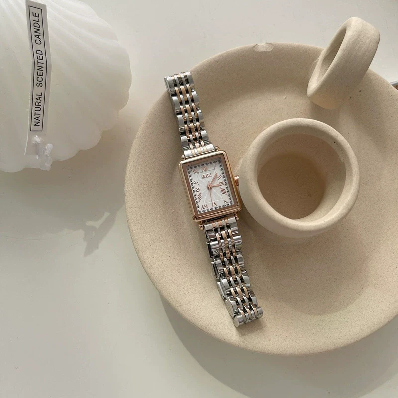 Wholesale Women's Fashion Retro Quartz Watch With Alloy Case And Steel Strip Band