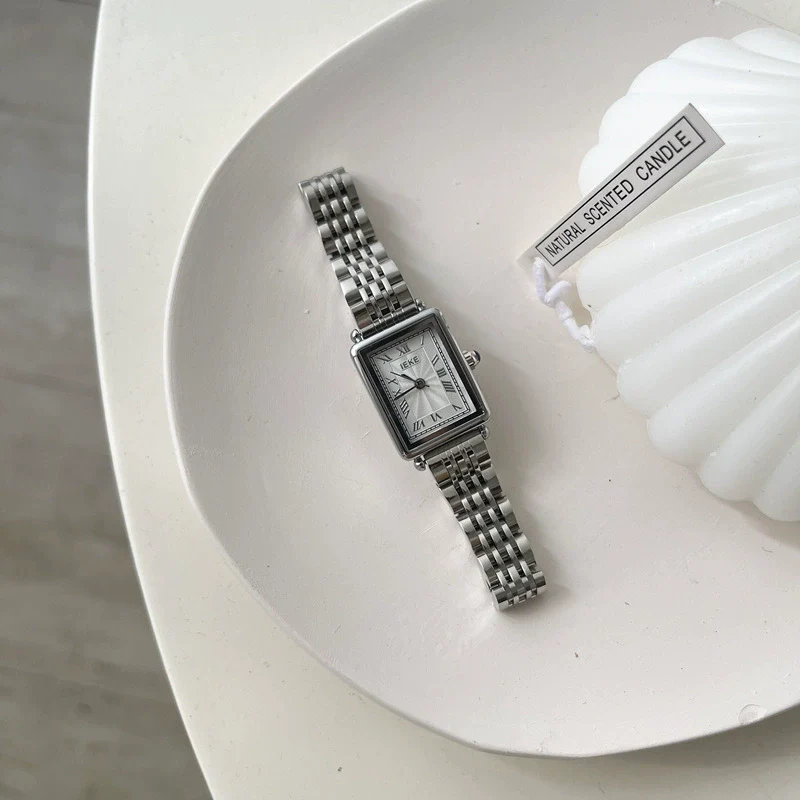 Wholesale Women's Fashion Retro Quartz Watch With Alloy Case And Steel Strip Band - Image 2