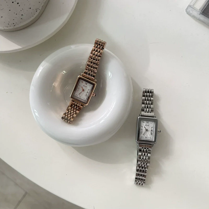 Wholesale Women's Fashion Retro Quartz Watch With Alloy Case And Steel Strip Band - Image 3