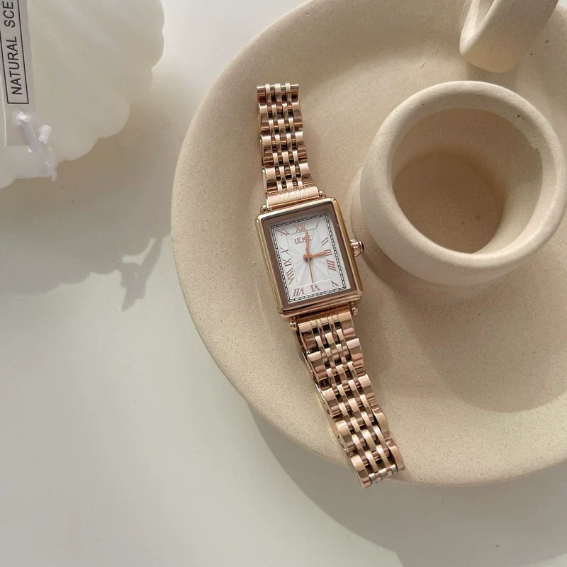 Wholesale Women's Fashion Retro Quartz Watch With Alloy Case And Steel Strip Band - Image 6