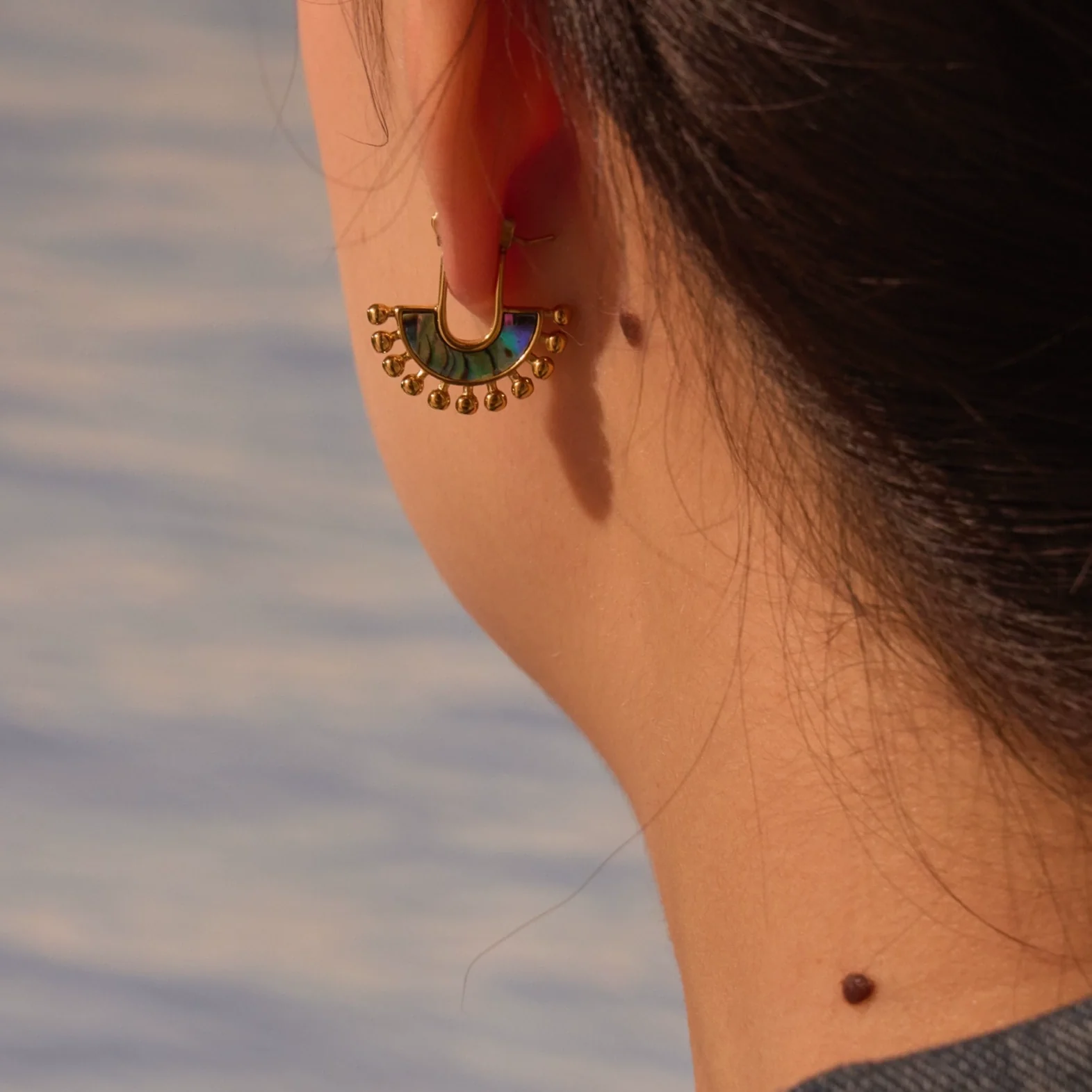 Wholesale Women's Fashion Retro Ushaped Colorful Shell Stainless Steel Electroplated Earrings