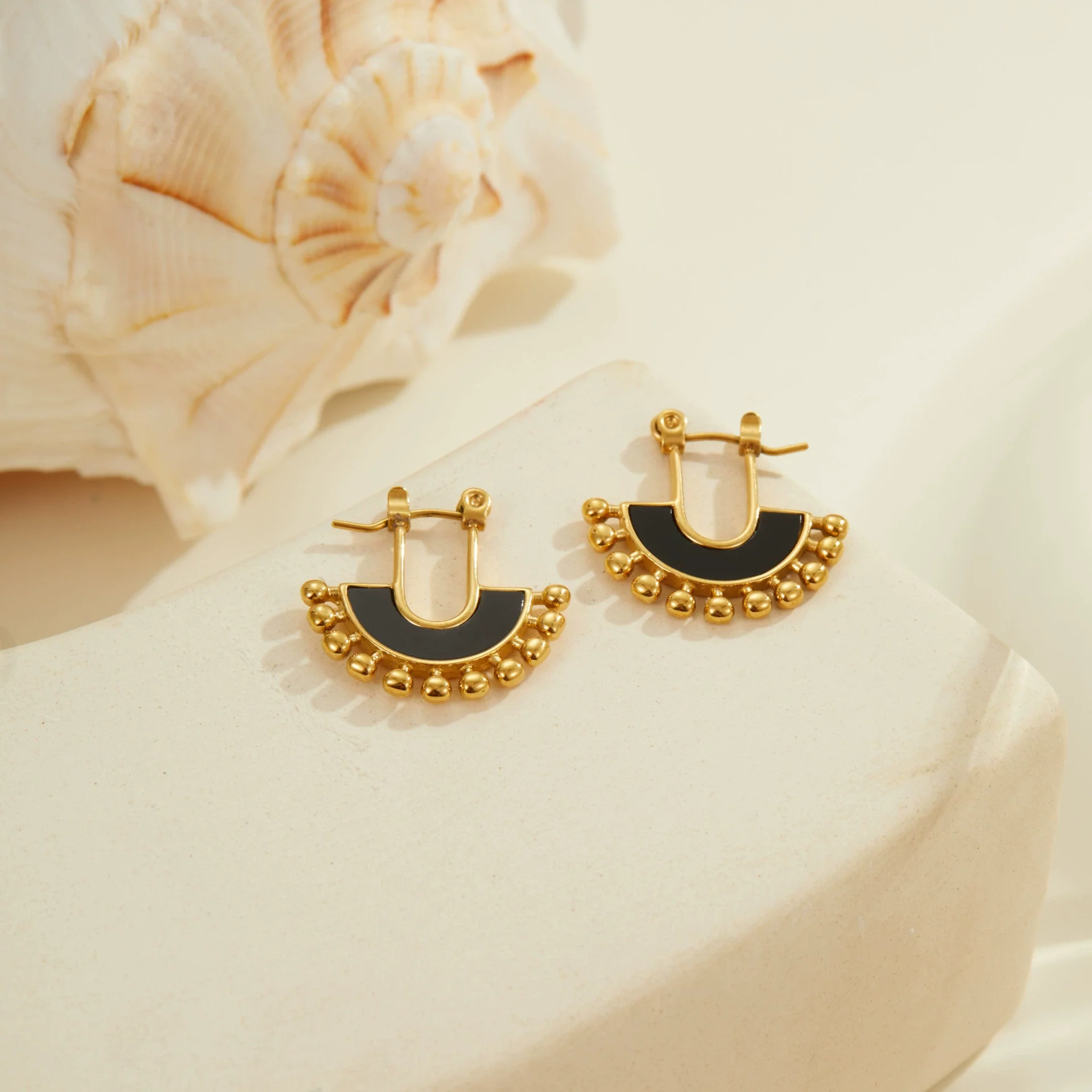 Wholesale Women's Fashion Retro Ushaped Colorful Shell Stainless Steel Electroplated Earrings - Image 4