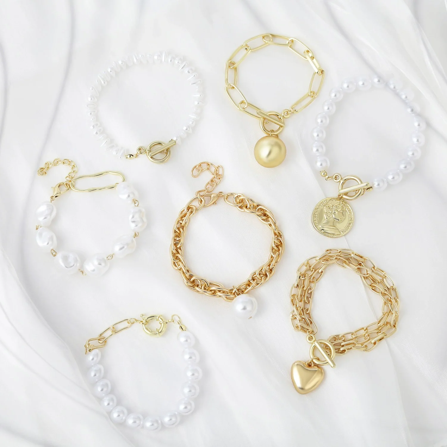 Wholesale Women's Fashion Simple Pearl Heartpatterned Electroplated Bracelet Jewelry