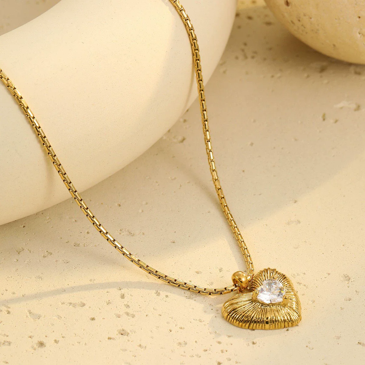 Wholesale Women's Fashion Stainless Steel 18K Electroplated Geometric Heart Pendant Necklace - Image 3