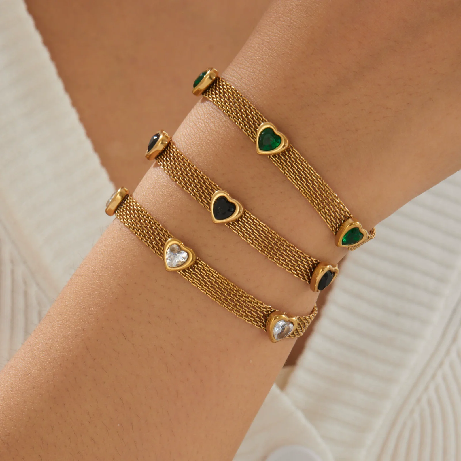 Wholesale Women's Fashionable Heartshaped Gold Plated Stainless Steel Jewelry Bracelet - Image 2