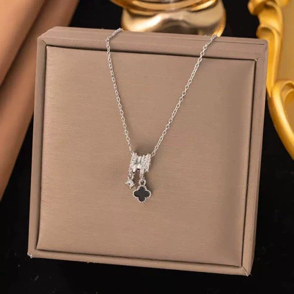 Wholesale Women's Fourleaf Clover Pendant Necklace In Light Luxury Style With Copper Inlaid Zircon And Titanium Steel O Word Chain Electroplated - Image 3