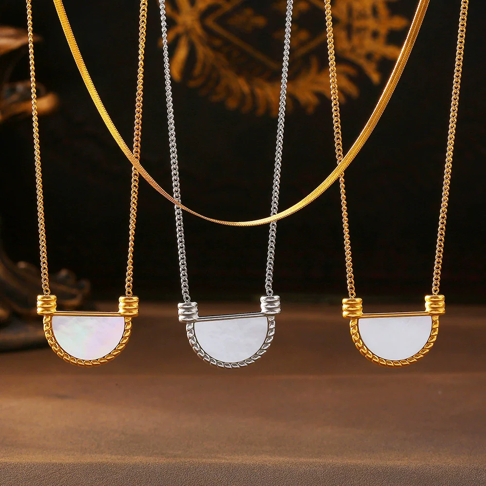 Wholesale Women's French Retro Elegant Titanium Steel Jewelry With Electroplated Ushape And Geometric Inlaid White Seashell Semicircle Pendant Necklace - Image 4