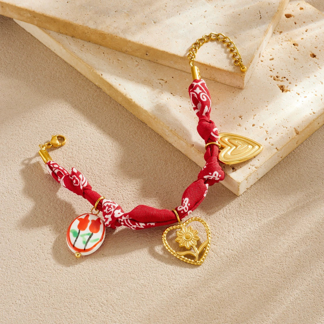 Wholesale Women's French Retro Printed Rope Chain Goldplated Cut Out Stainless Steel Heartshaped Flower Ceramic Pendant Bracelet - Image 3