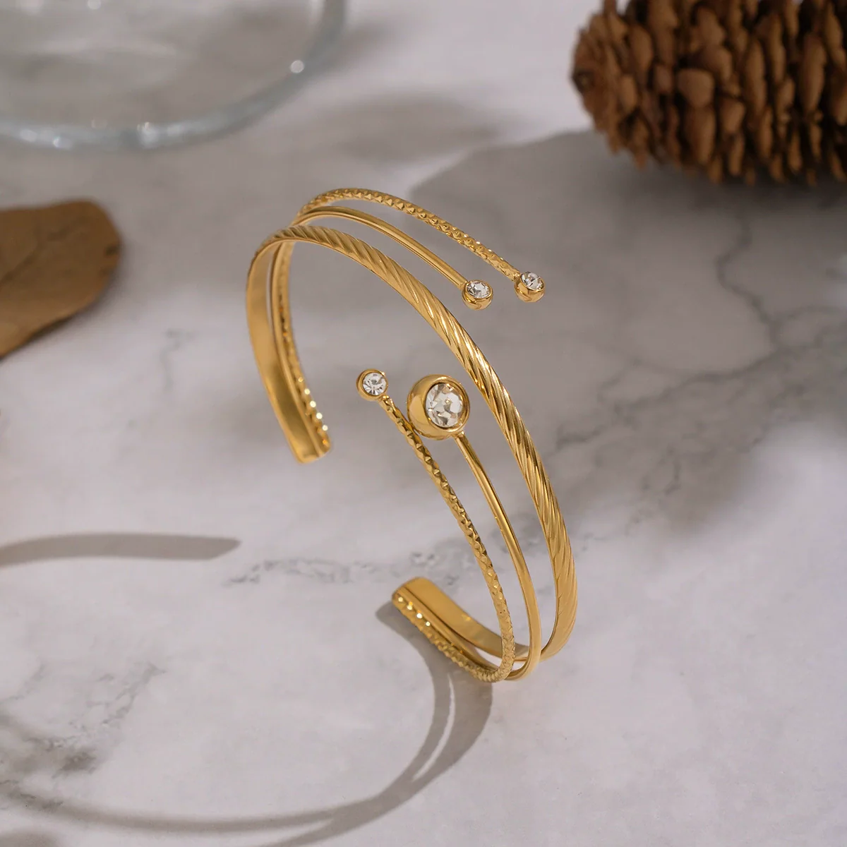 Wholesale Women's Geometric Cold Style Stainless Steel Gold Plated Bracelet Jewelry - Image 2