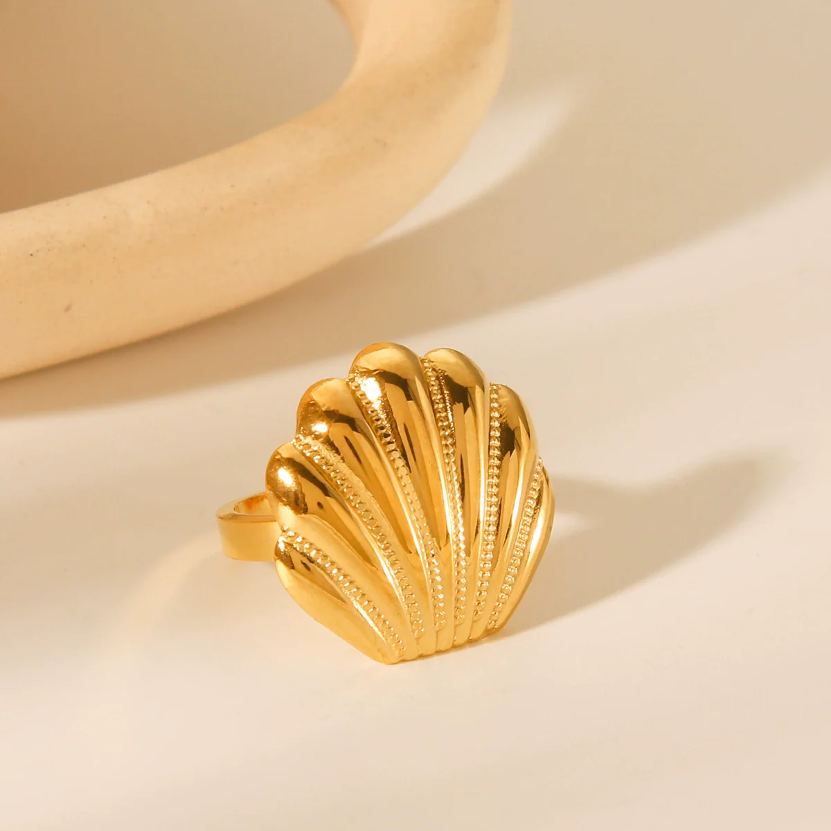 Wholesale Women's Geometric Electroplated Stainless Steel Scallop Open Ring Luxury Jewelry