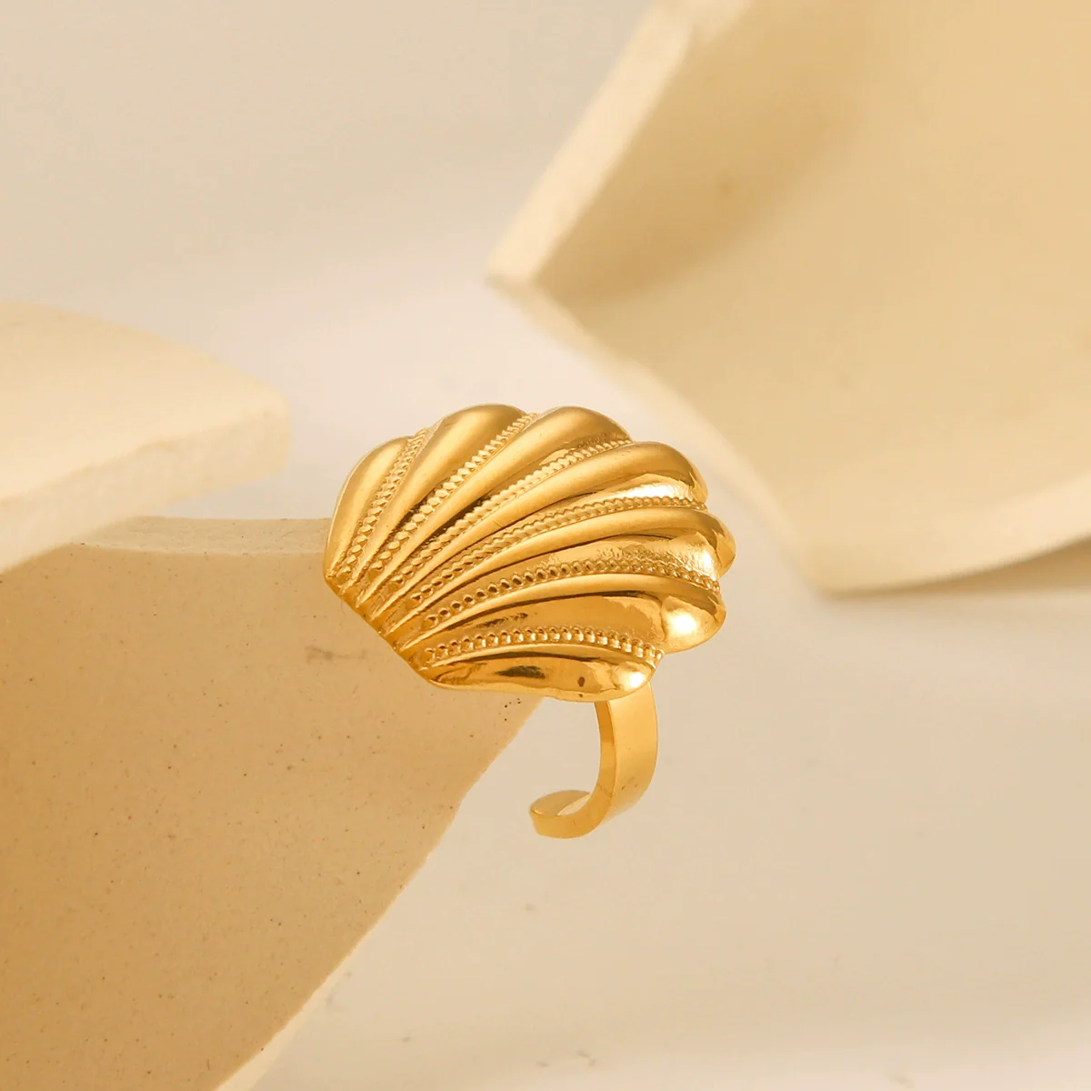 Wholesale Women's Geometric Electroplated Stainless Steel Scallop Open Ring Luxury Jewelry - Image 2