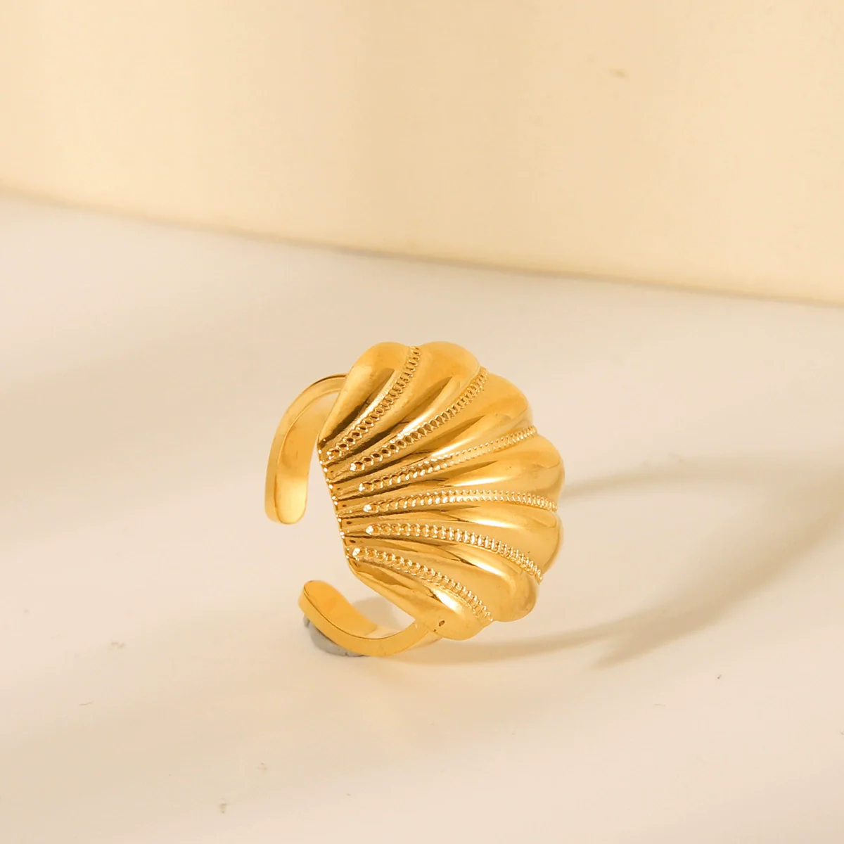 Wholesale Women's Geometric Electroplated Stainless Steel Scallop Open Ring Luxury Jewelry - Image 4