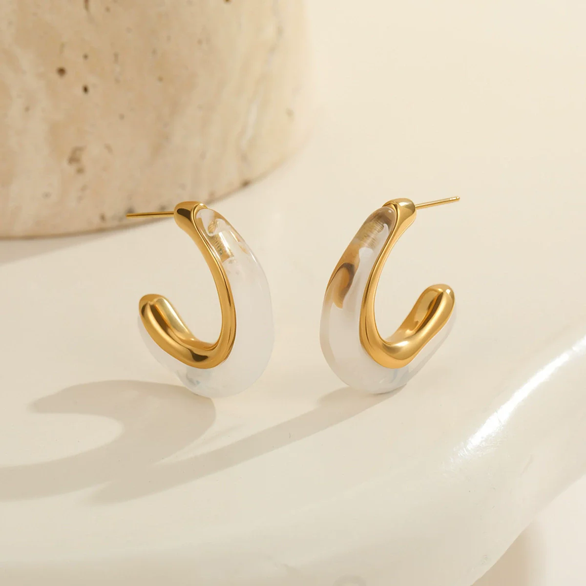Wholesale Women's Geometric Fashion 18K Electroplated Resin Cshaped Earrings - Image 4