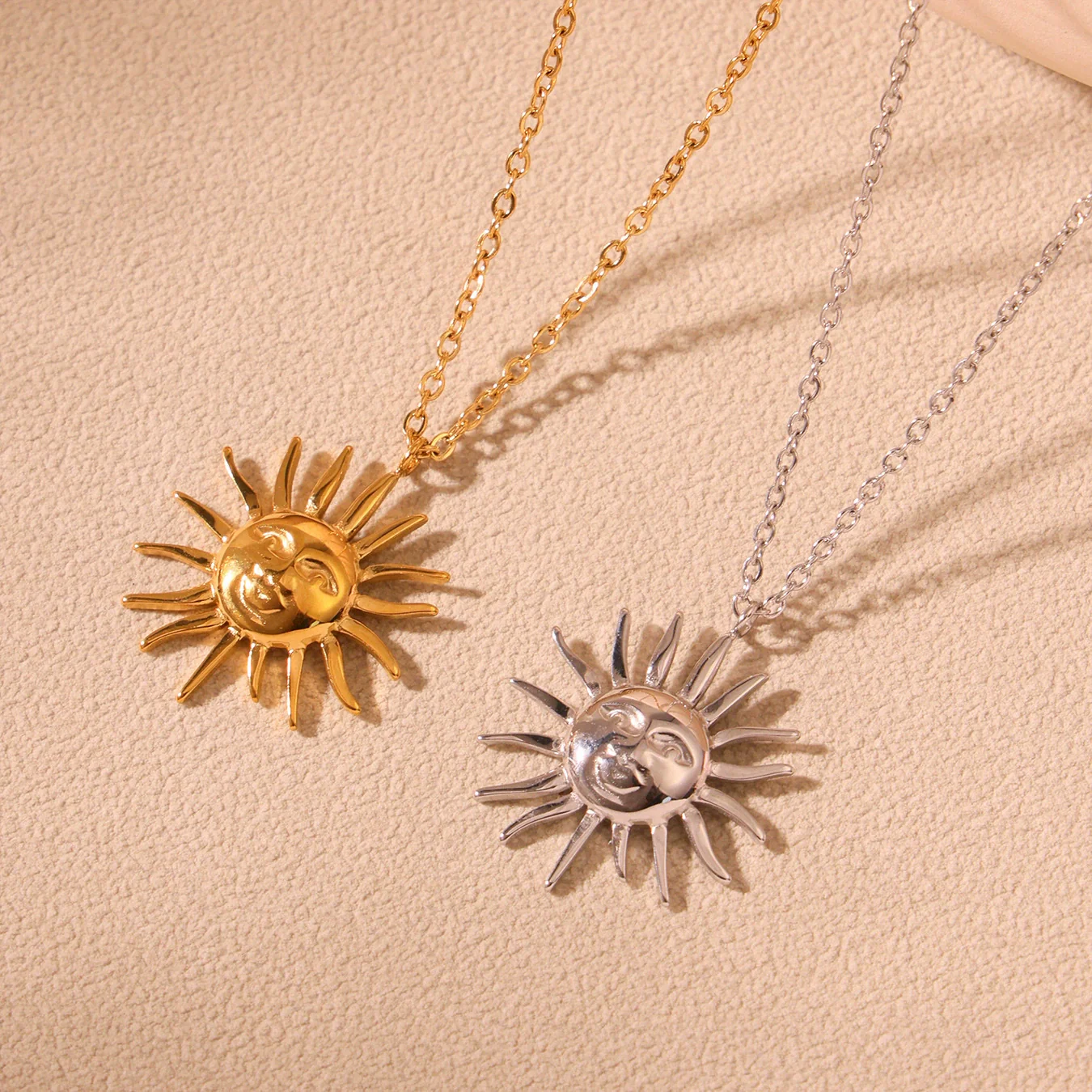 Wholesale Women's Geometric Ferris Wheel Sun Pendant Necklace In Titanium Steel And Stainless Steel With 18K Gold Electroplating - Image 2