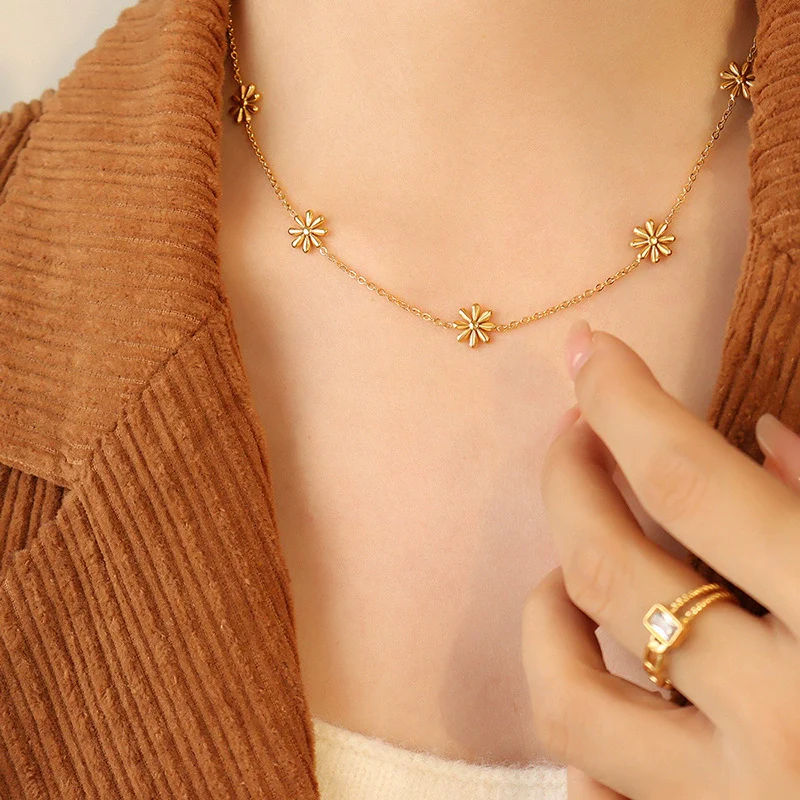Wholesale Women's Geometric Flower Design Goldplated Titanium Steel Necklace