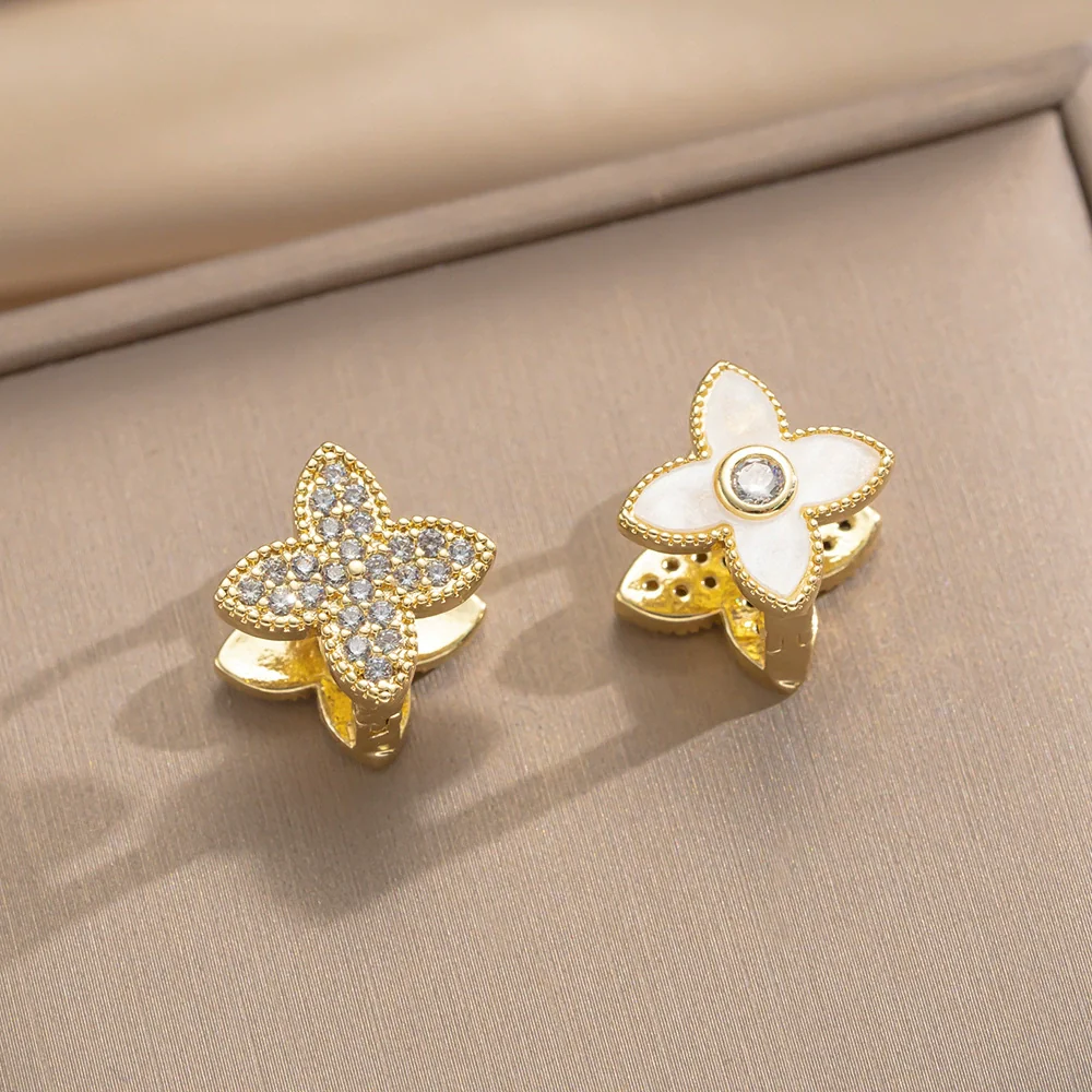 Wholesale Women's Geometric Fourleaf Clover Doublesided Earrings Made Of Copper With Gold Plating - Image 3