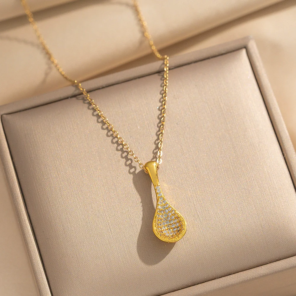 Wholesale Women's Geometric Gold Plated Copper Fanshaped Pendant Necklace With O Word Chain Light Luxury Style - Image 2