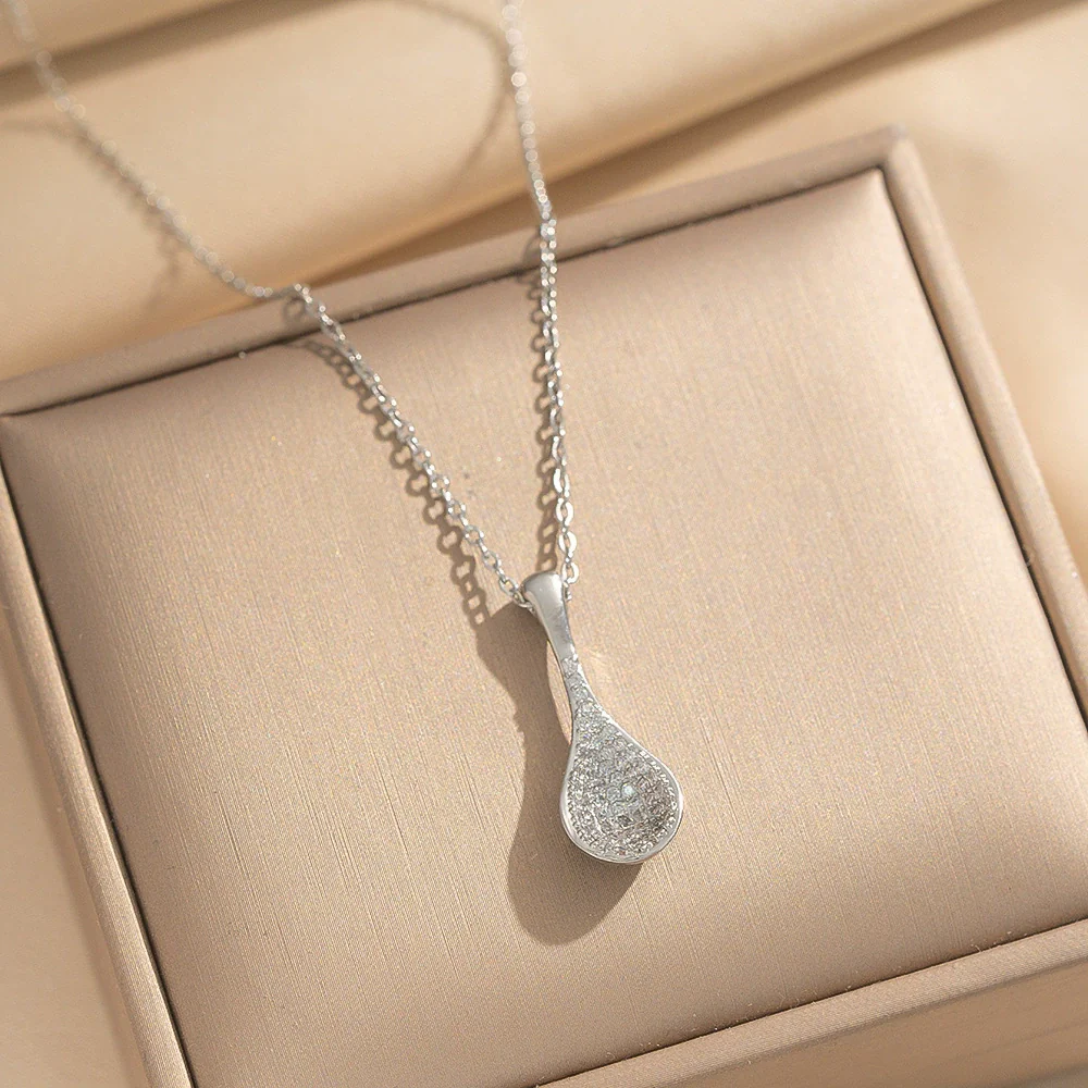 Wholesale Women's Geometric Gold Plated Copper Fanshaped Pendant Necklace With O Word Chain Light Luxury Style - Image 3