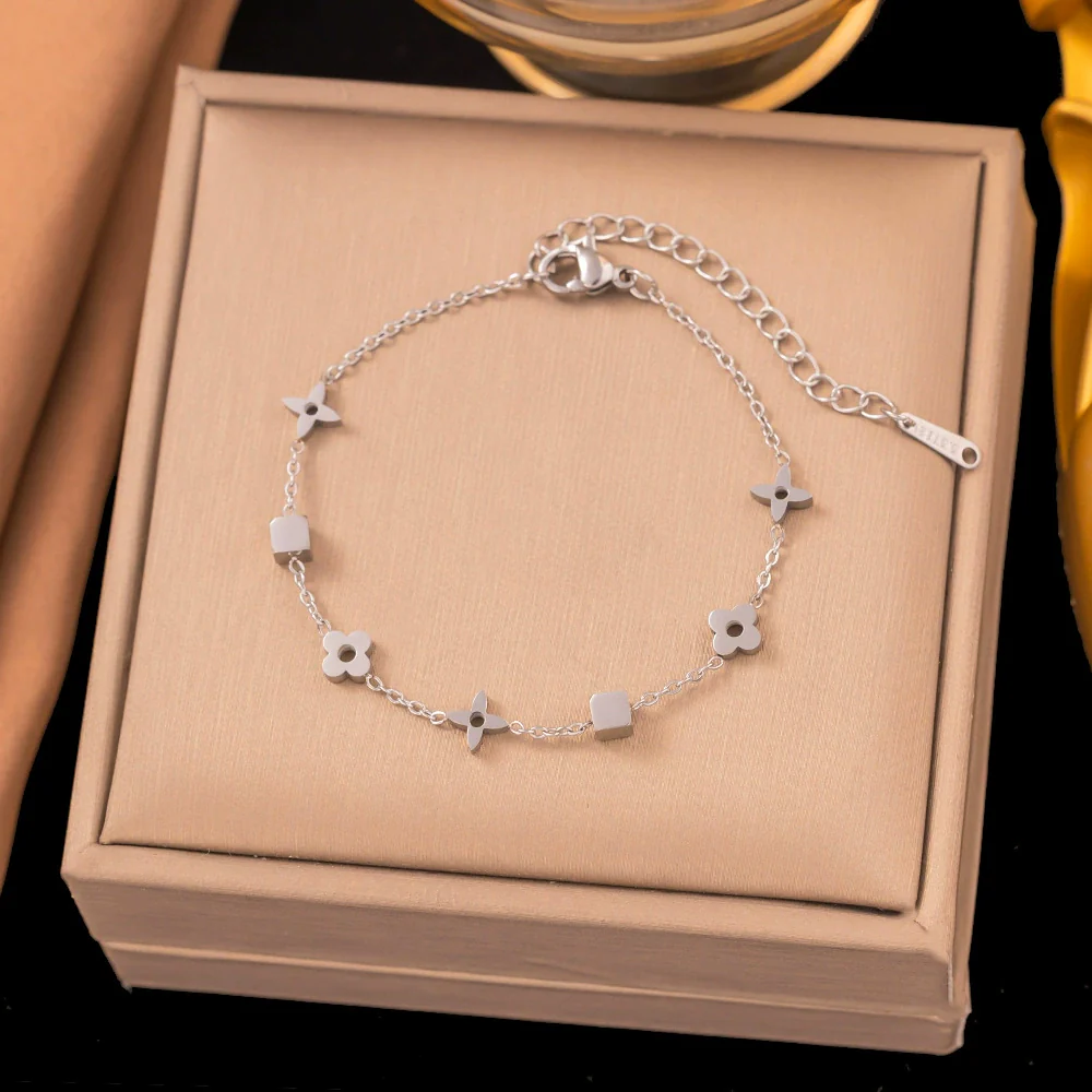 Wholesale Women's Geometric Heart Shape Electroplated Titanium Steel Bracelet Highend Accessory - Image 18