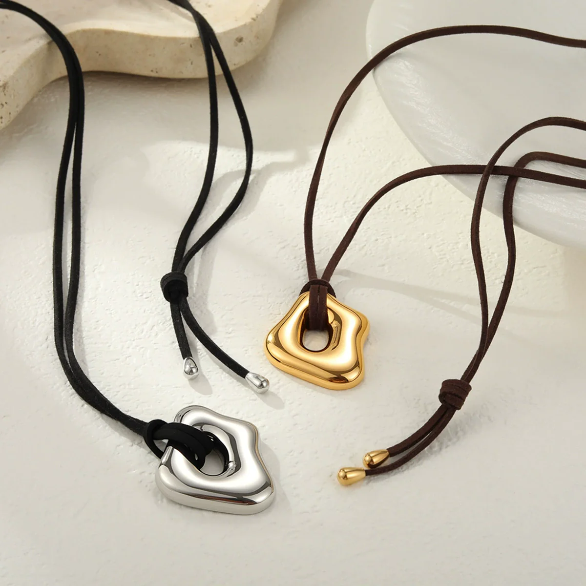 Wholesale Women's Geometric Hollow Stainless Steel Electroplated Pendant Necklace - Image 2